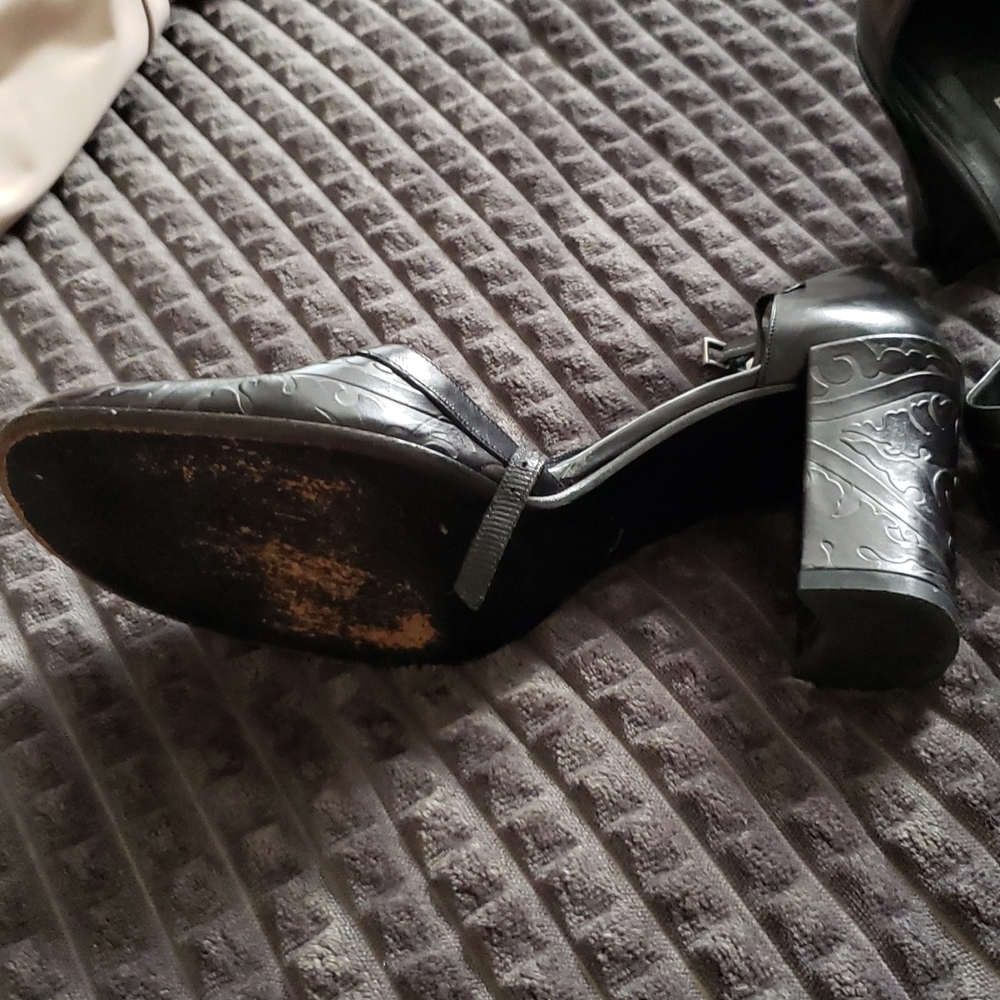 Shoes - Picture 2 of 3